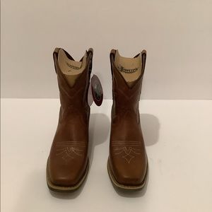 Justin Gypsy Collection Style L9510 Chellie  size 6B. Stirrup friendly boots